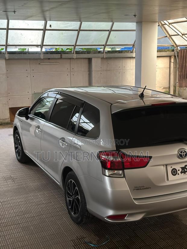 Toyota Corolla Fielder 2018 Silver