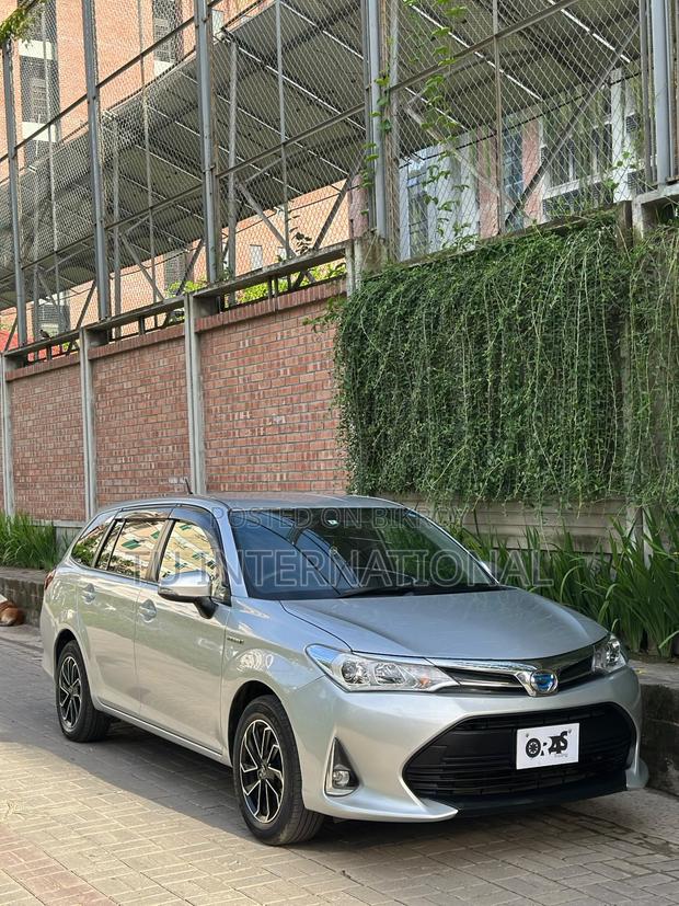 Toyota Corolla Fielder 2018 Silver