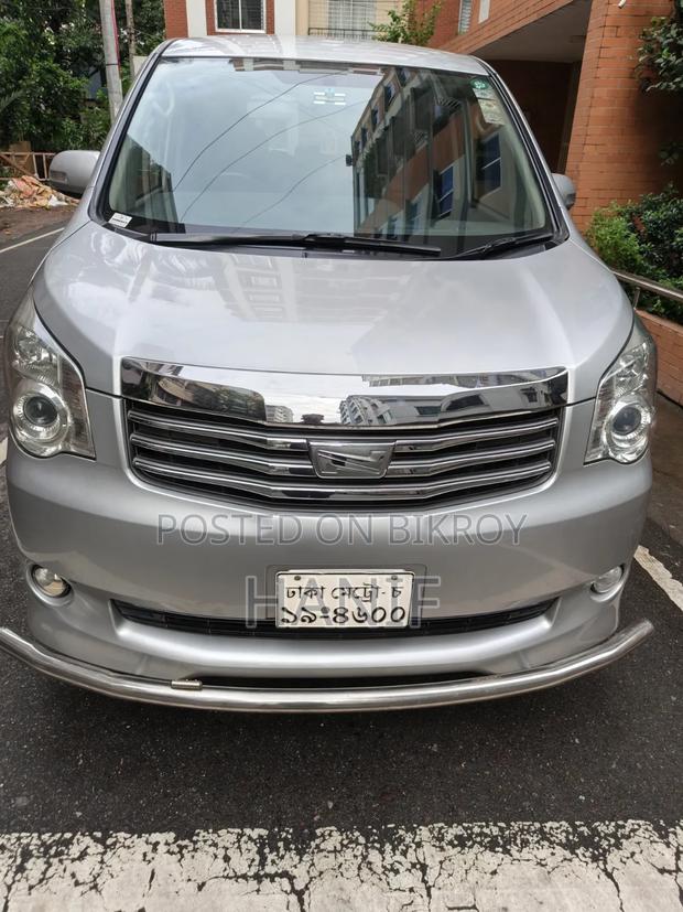 Toyota Noah 2012 Silver