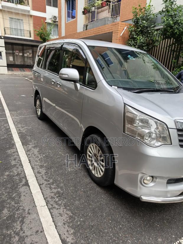 Toyota Noah 2012 Silver