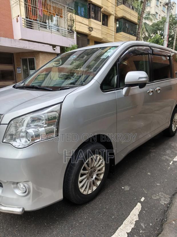 Toyota Noah 2012 Silver
