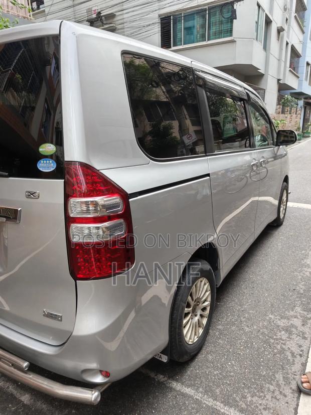 Toyota Noah 2012 Silver