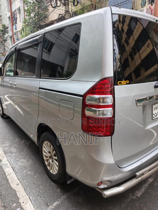 Toyota Noah 2012 Silver