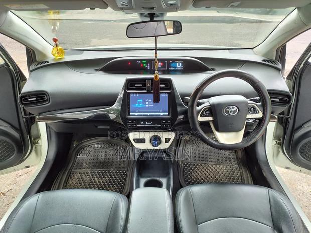 Toyota Prius 2018 Pearl