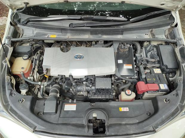 Toyota Prius 2018 Pearl
