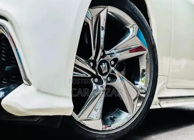 Toyota Crown 2018 Pearl