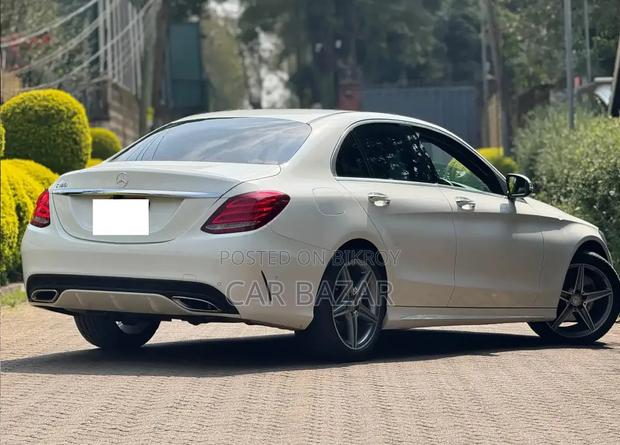 Mercedes-Benz C-Class C 180 7G-TRONIC PLUS (W205) 2017 White