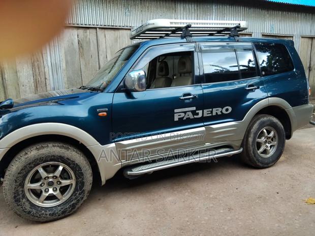Mitsubishi Pajero 2001