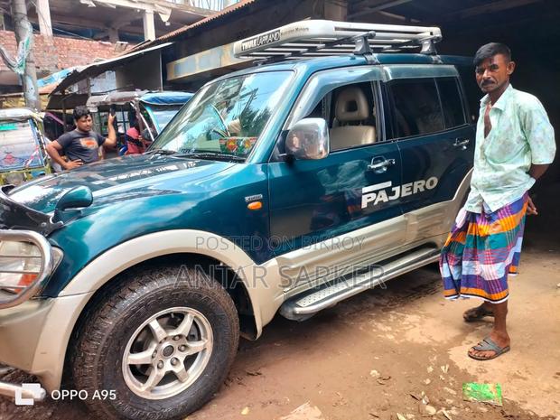 Mitsubishi Pajero 2001
