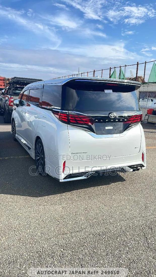 Toyota Alphard 2.5 Hybrid AWD 2023 Pearl
