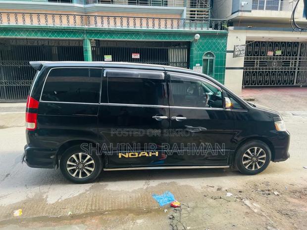 Toyota Noah 2004 Black