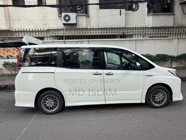 Toyota Noah 1.8 FWD Hybrid (7 seater) 2019 Pearl