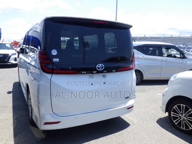 Toyota Noah 2022 Pearl