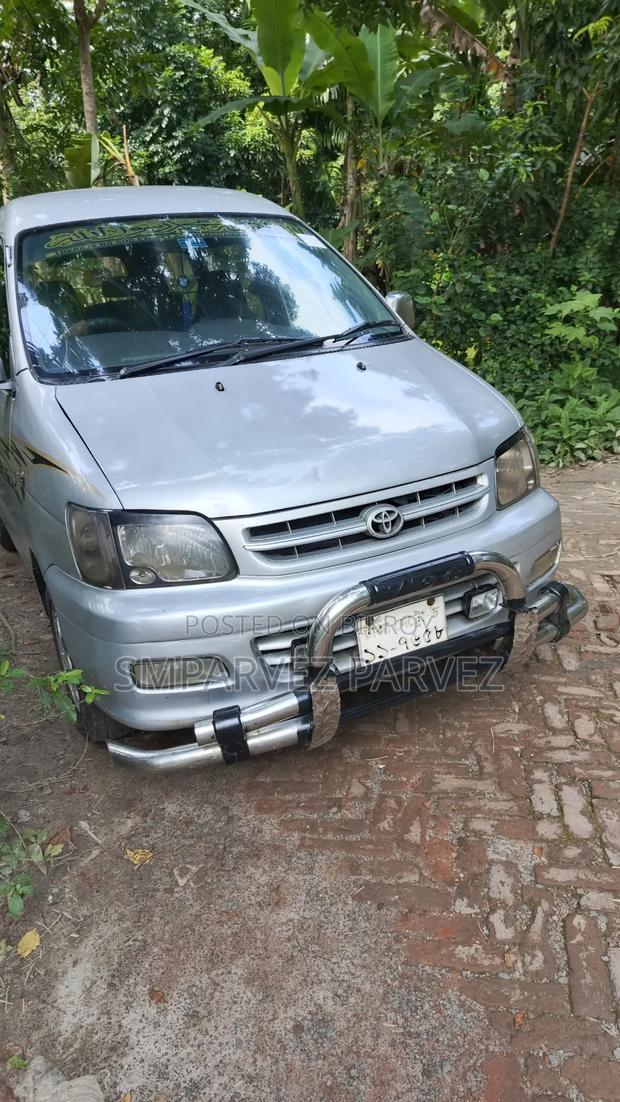 Toyota Noah 2.0 AWD (8 Seater) 2003 Silver