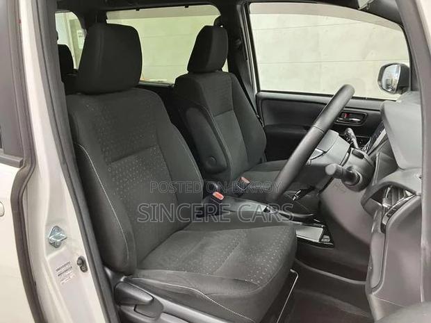 Toyota Noah 1.8 FWD Hybrid (7 seater) 2021 Pearl