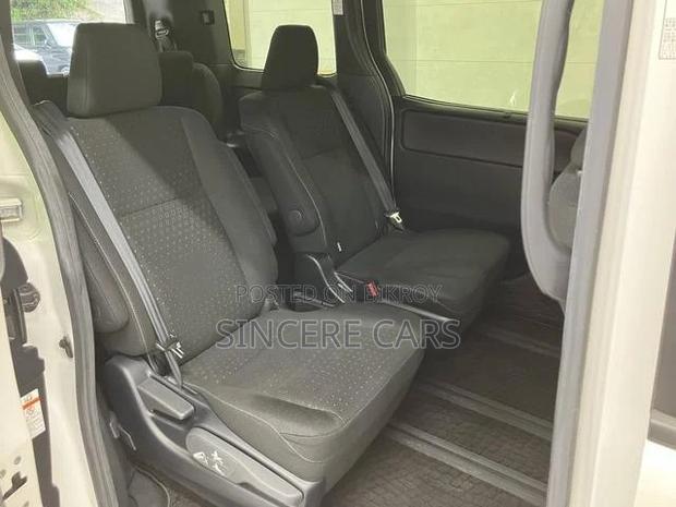 Toyota Noah 1.8 FWD Hybrid (7 seater) 2021 Pearl