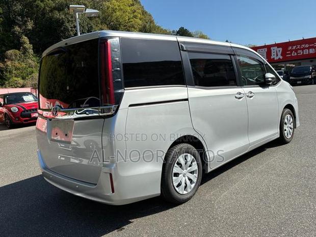 Toyota Noah 2.0 FWD (8 Seater) 2021 Silver