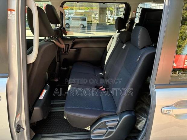 Toyota Noah 2.0 FWD (8 Seater) 2021 Silver