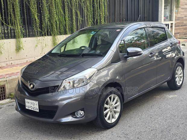 Toyota Vitz 2011 Gray