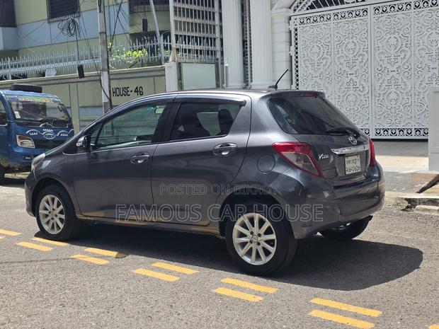 Toyota Vitz 2011 Gray
