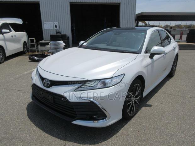 Toyota Camry LE 2021 Pearl