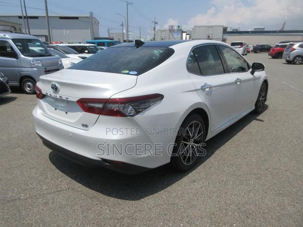 Toyota Camry LE 2021 Pearl