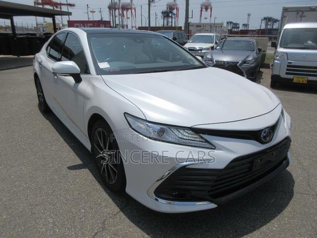 Toyota Camry LE 2021 Pearl