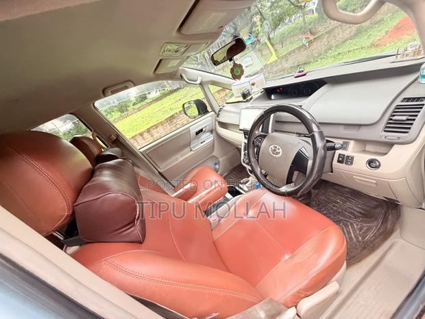 Toyota Noah 2011 Blue