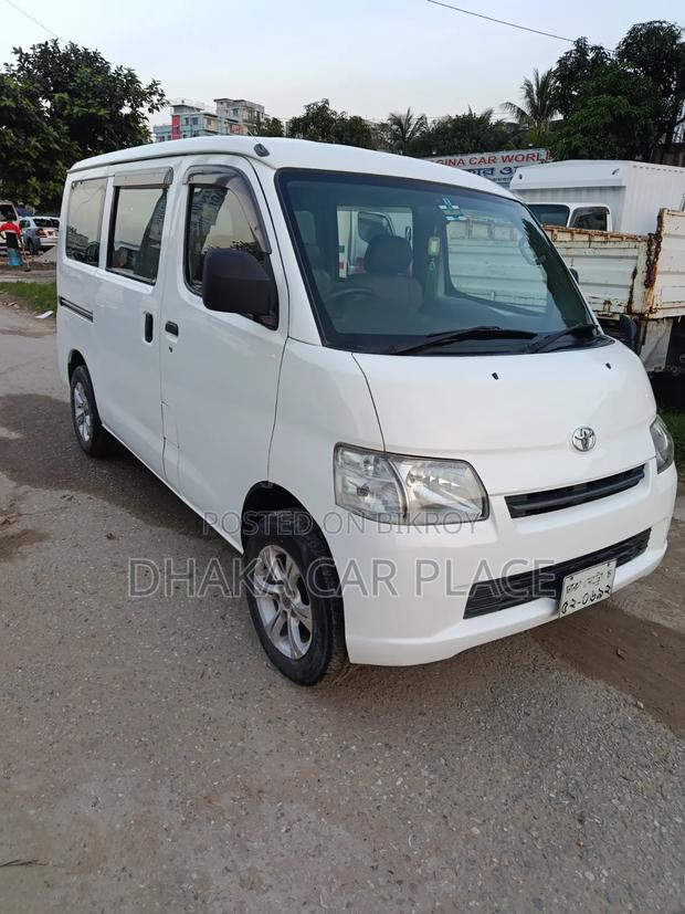 Toyota Noah 2011 White