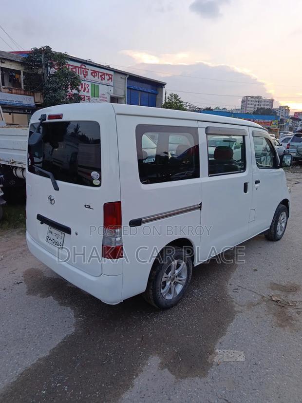 Toyota Noah 2011 White