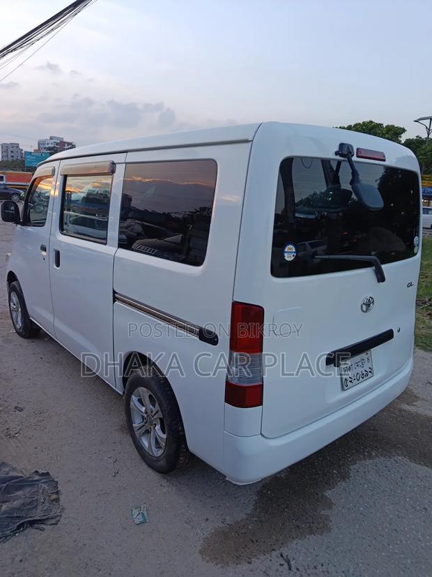 Toyota Noah 2011 White
