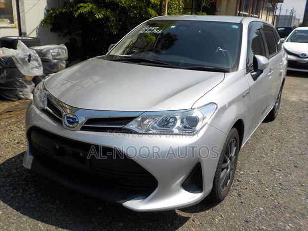 Toyota Corolla Fielder 1.5 Hybrid FWD 2021 Silver