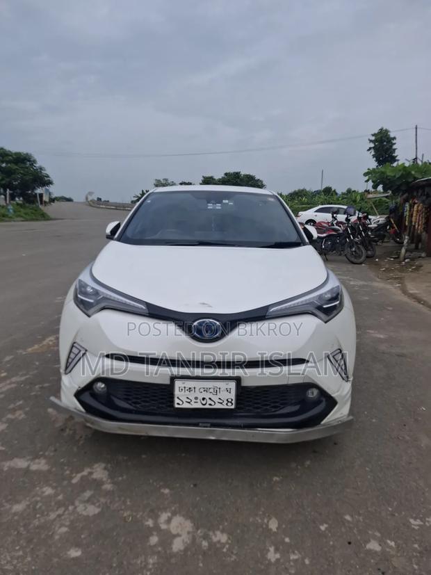 Toyota C-HR XLE Prermium FWD (2.0L 4cyl 2AM) 2018 White