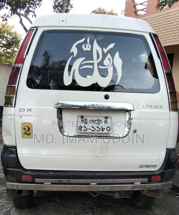 Toyota Noah 2003 White