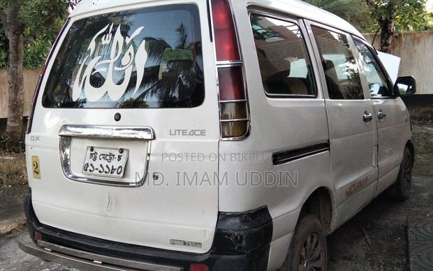Toyota Noah 2003 White