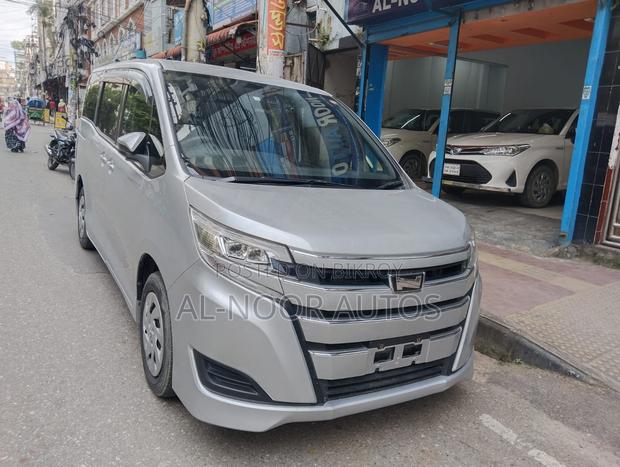 Toyota Noah 2.0 FWD (8 Seater) 2021 Silver