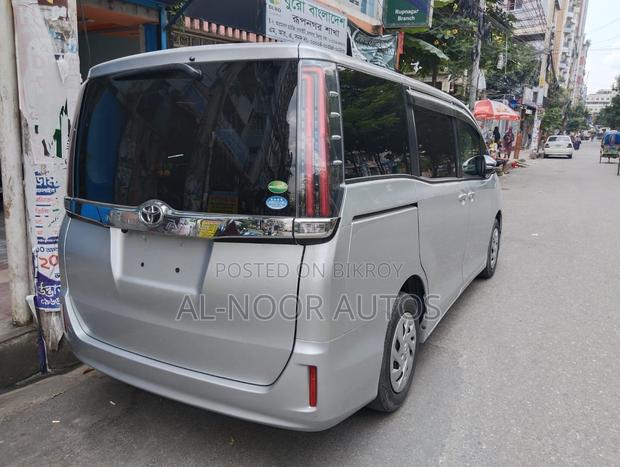 Toyota Noah 2.0 FWD (8 Seater) 2021 Silver