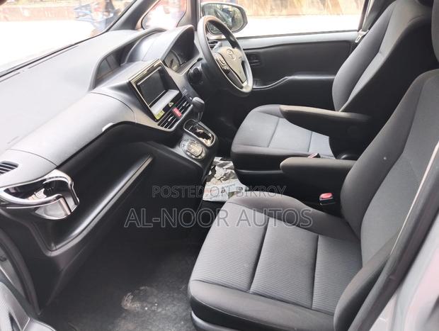 Toyota Noah 2.0 FWD (8 Seater) 2021 Silver