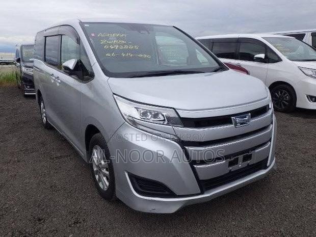 Toyota Noah 1.8 FWD Hybrid (7 seater) 2021 Silver