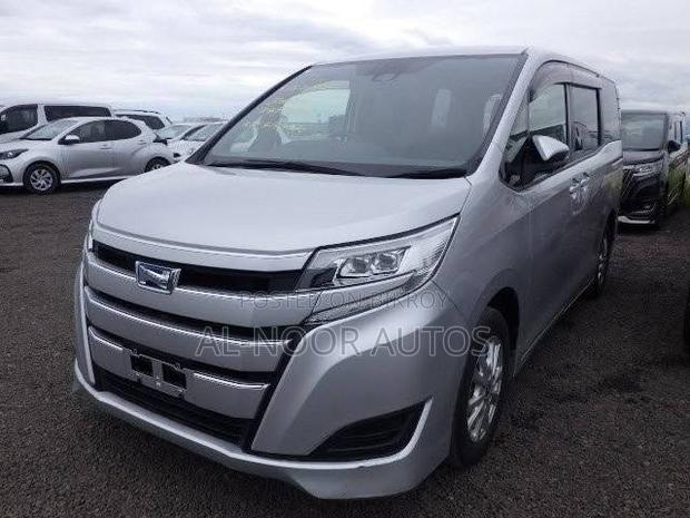 Toyota Noah 1.8 FWD Hybrid (7 seater) 2021 Silver