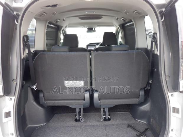 Toyota Noah 1.8 FWD Hybrid (7 seater) 2021 Silver