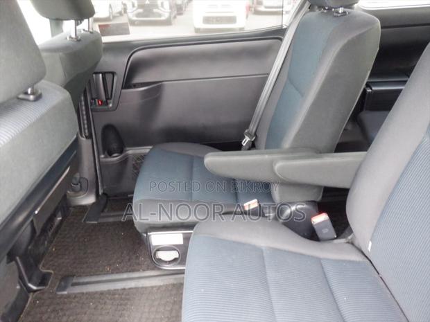 Toyota Noah 1.8 FWD Hybrid (7 seater) 2021 Silver