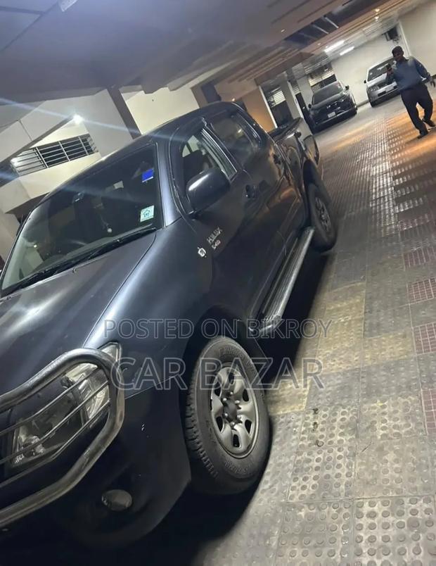 Toyota Hilux 2.5 D-4D 4X4 SRX 2010 Gray