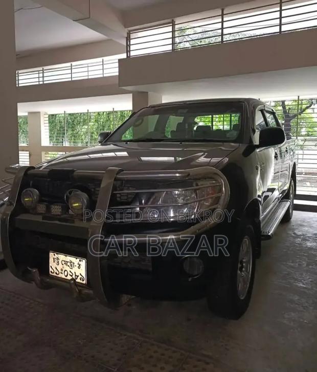 Toyota Hilux 2.5 D-4D 4X4 SRX 2010 Gray