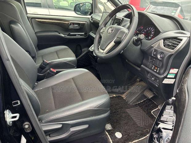 Toyota Noah 2021 Black