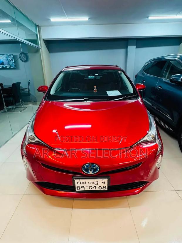 Toyota Prius 4dr Hatchback (1.8L 4cyl gas/electric hybrid CVT) 2016 Red