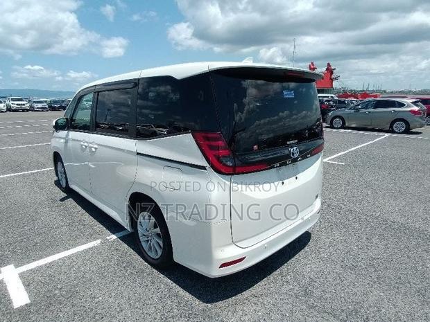 Toyota Noah 2022 Pearl