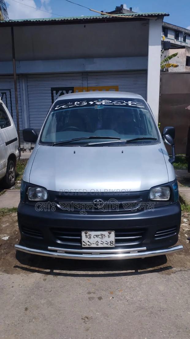 Toyota Noah 2004 Silver