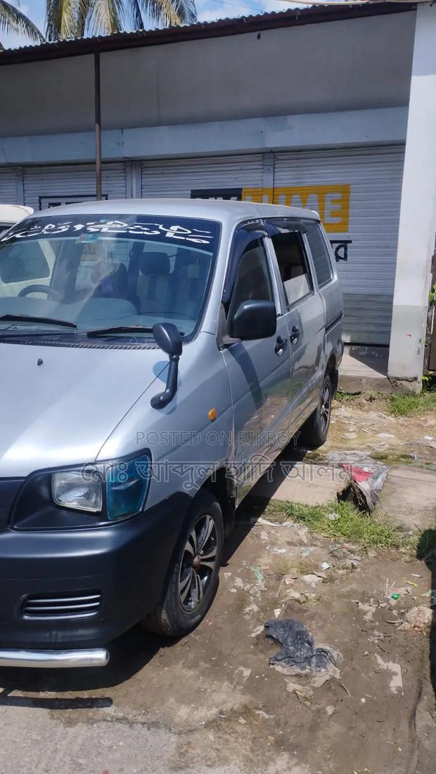 Toyota Noah 2004 Silver