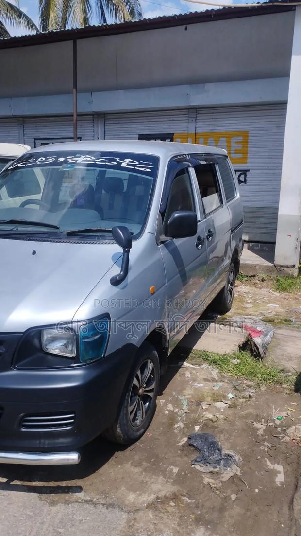 Toyota Noah 2004 Silver
